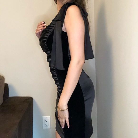 Satin ruched formal dress - Picture 3 of 4